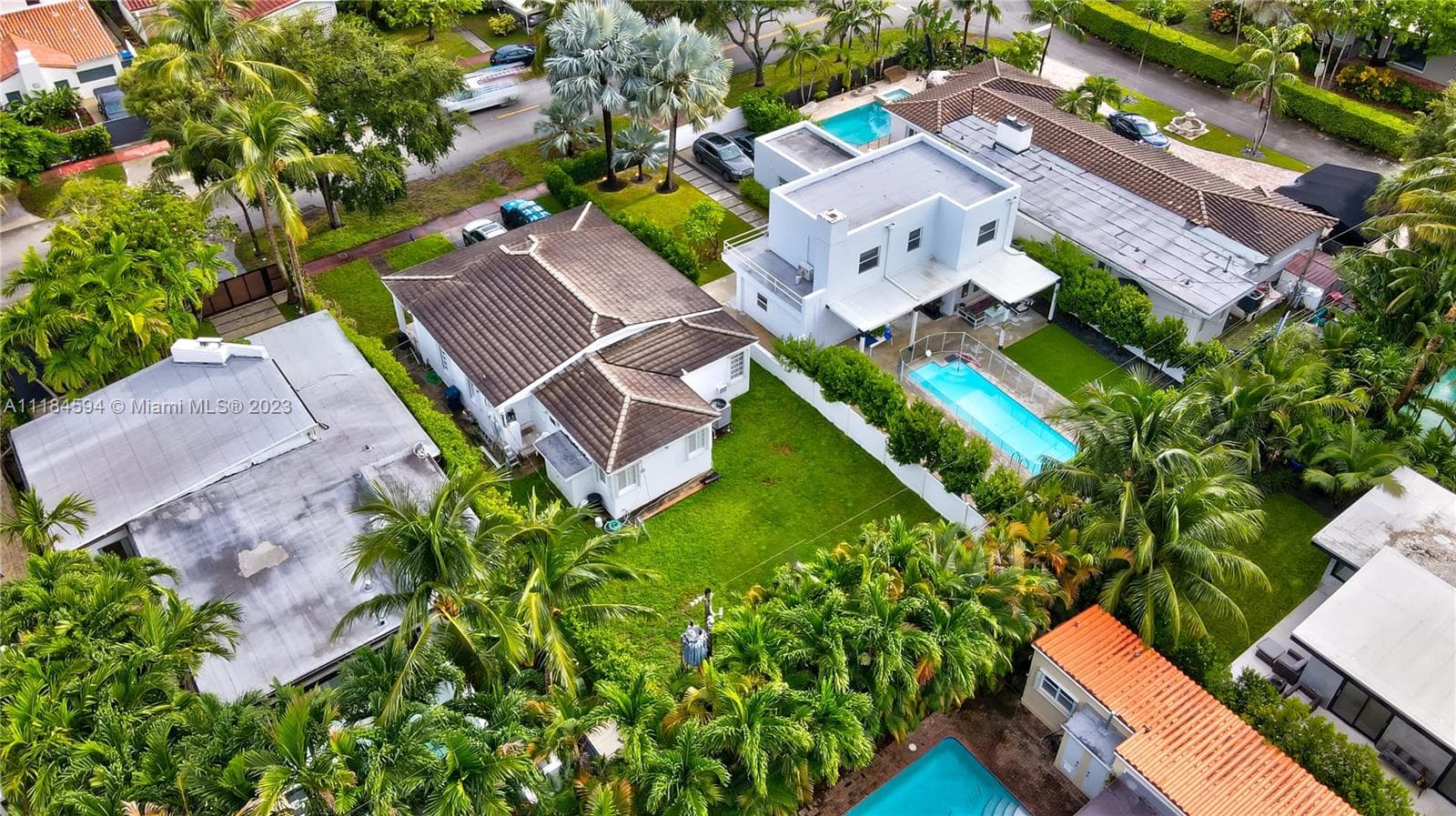 A11184594 — Miami Beach — 33