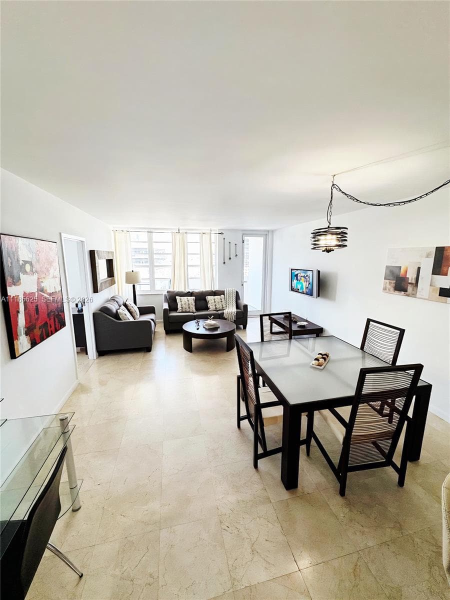A11185625 — Miami Beach