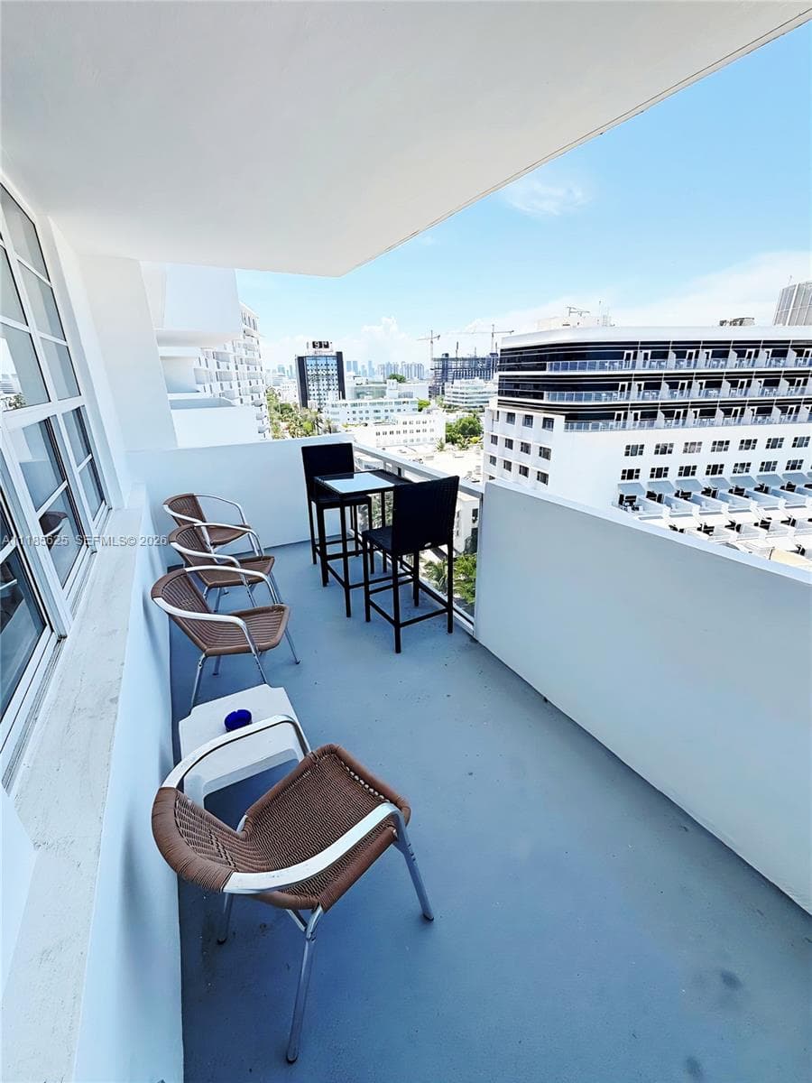 A11185625 — Miami Beach — 14