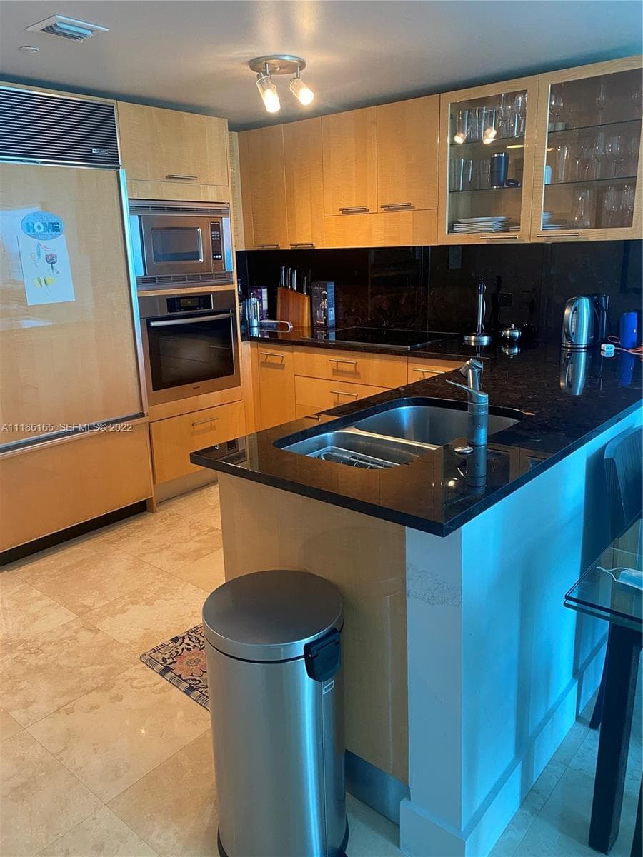 A11186165 — Miami Beach — 3