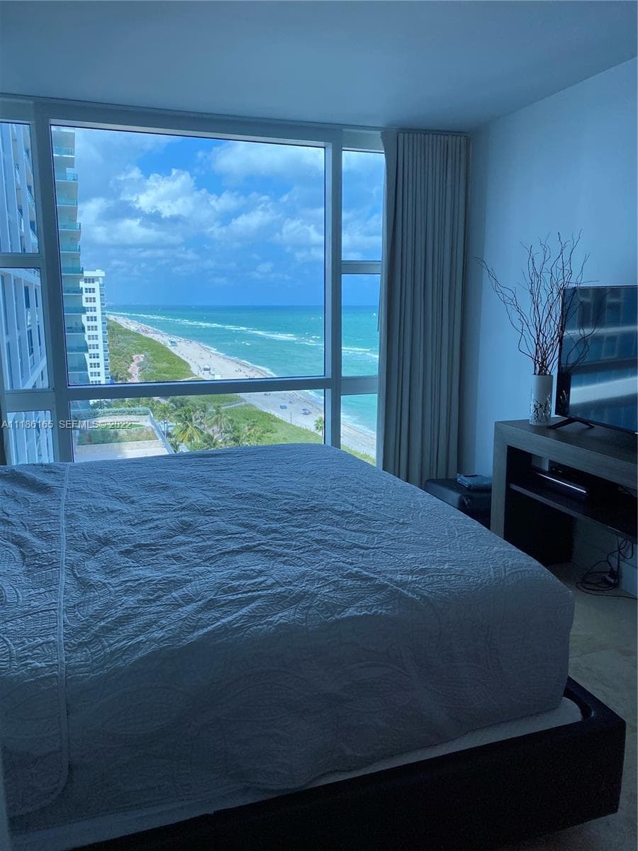 A11186165 — Miami Beach — 9