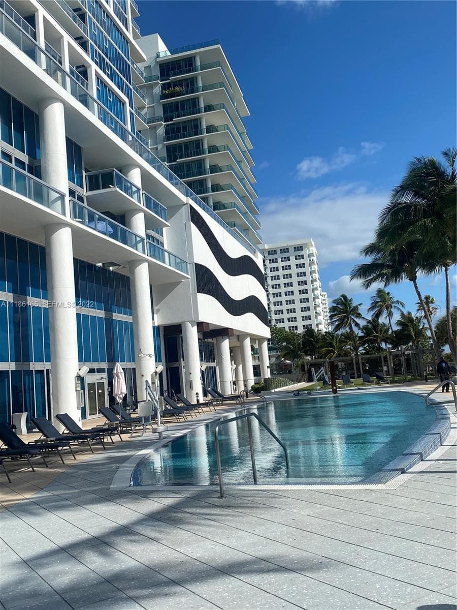 A11186165 — Miami Beach — 18
