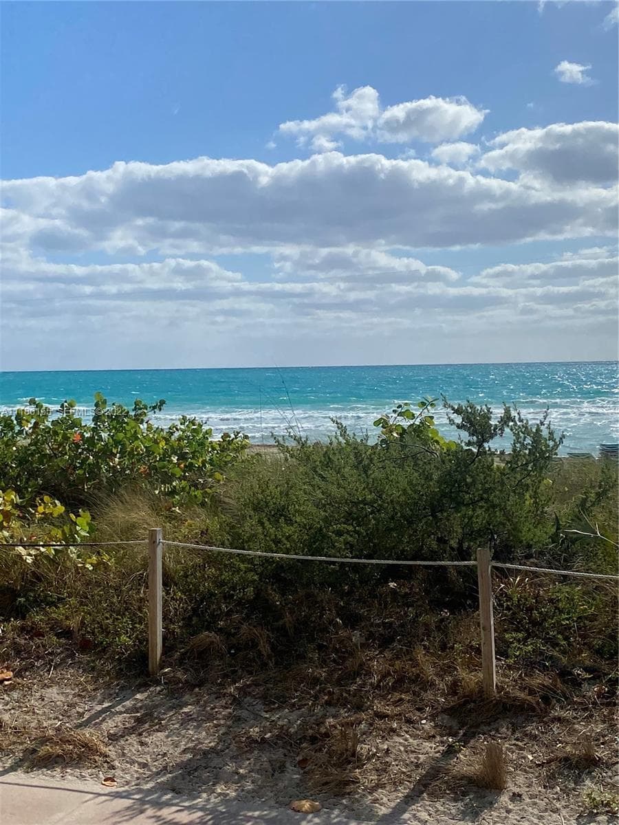 A11186165 — Miami Beach — 19