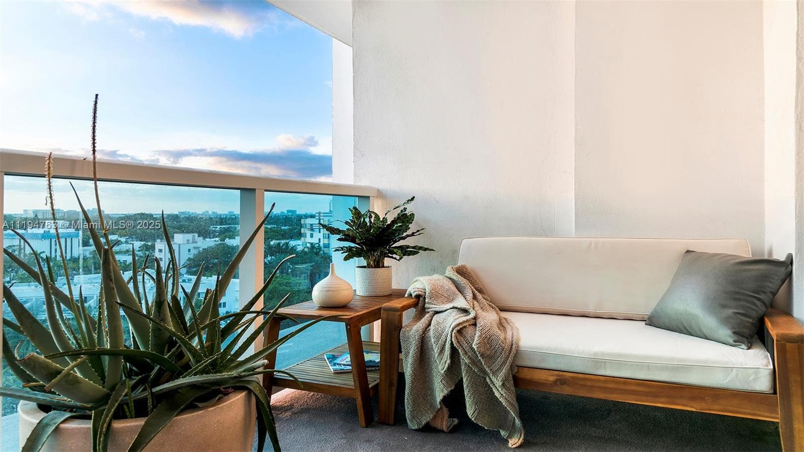 A11194763 — Miami Beach — 15