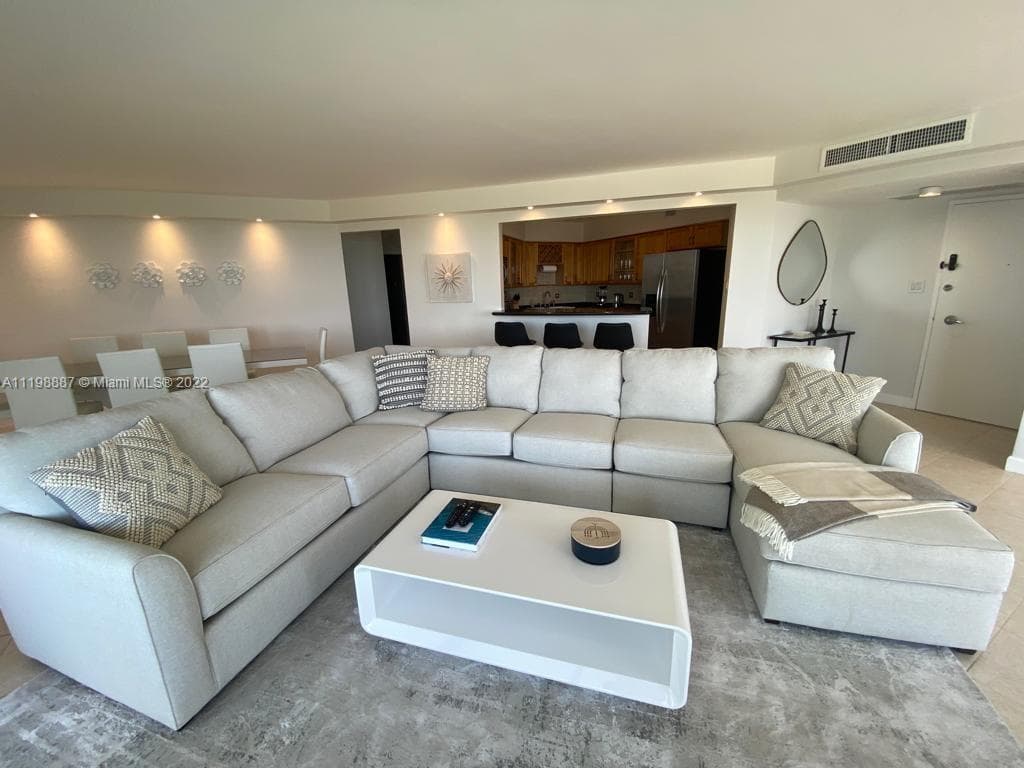 A11198887 — Miami Beach — 6
