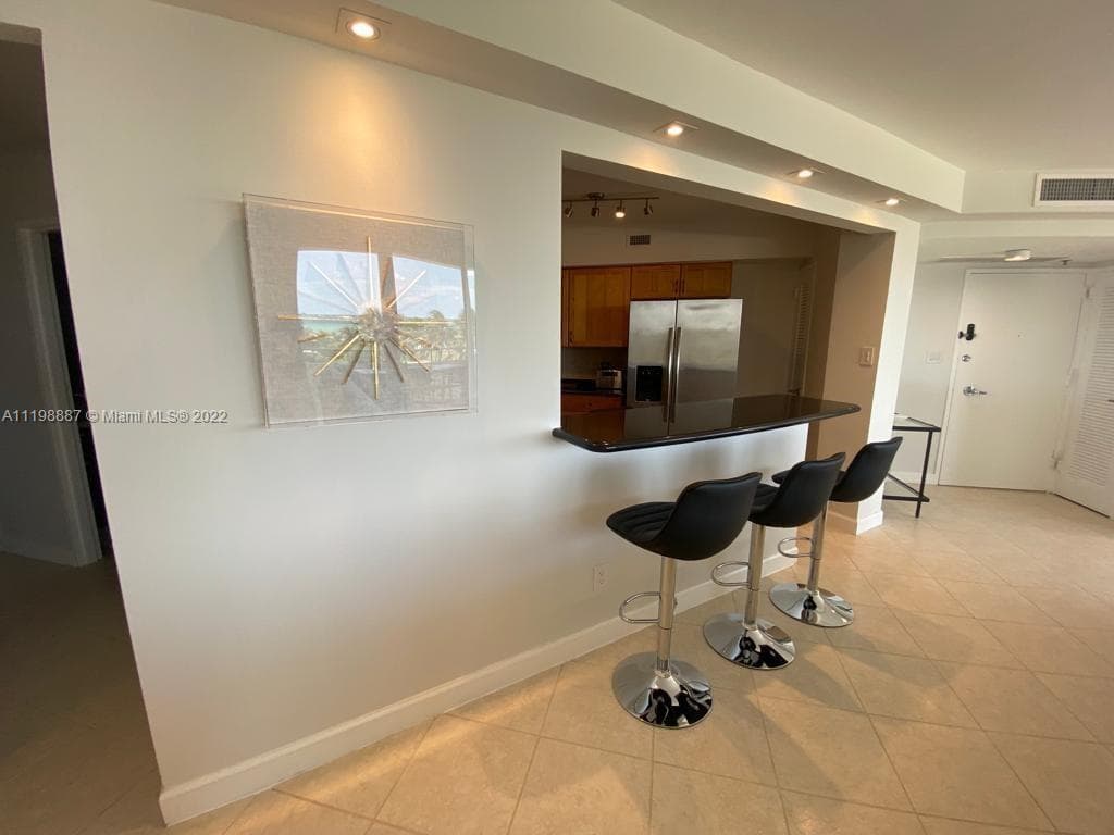 A11198887 — Miami Beach — 7