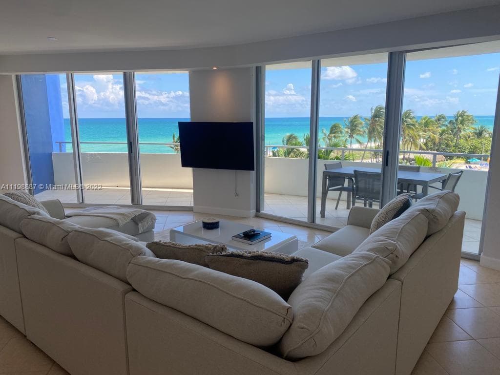 A11198887 — Miami Beach — 3