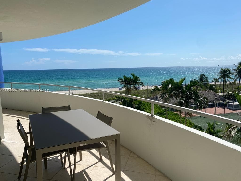 A11198887 — Miami Beach