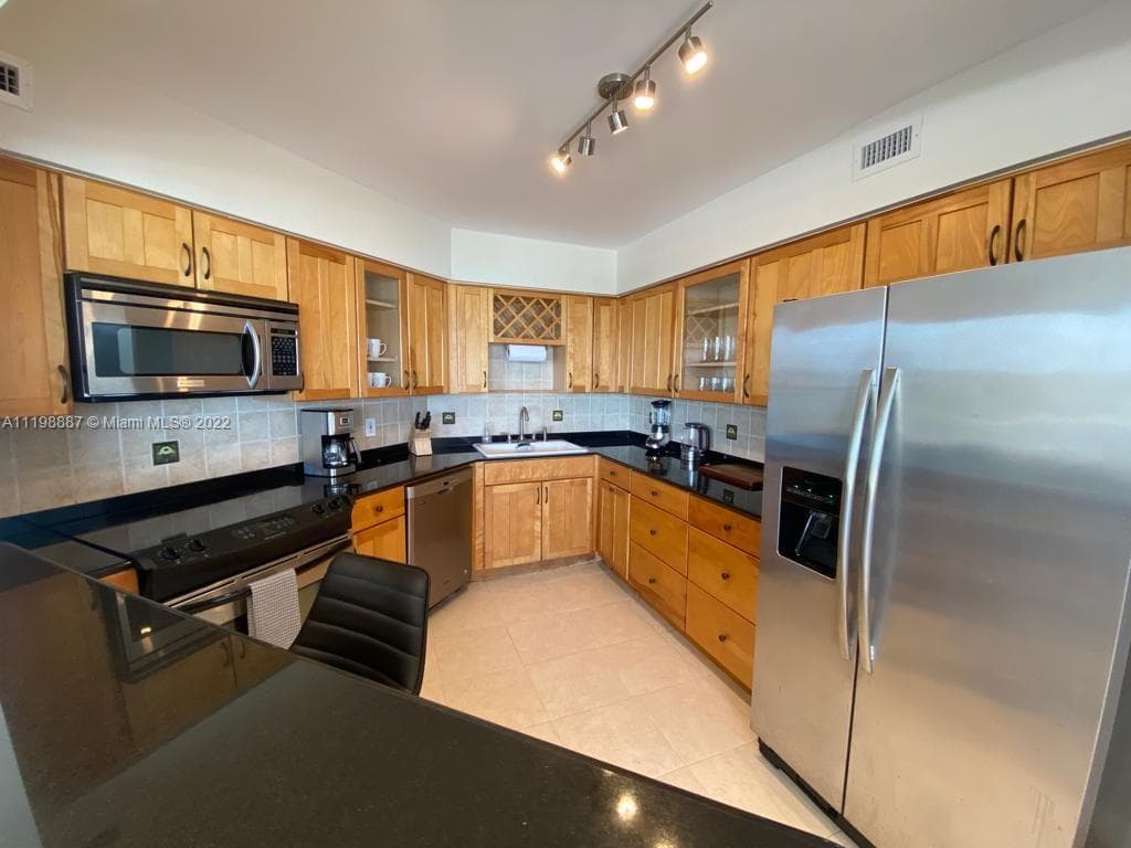 A11198887 — Miami Beach — 8