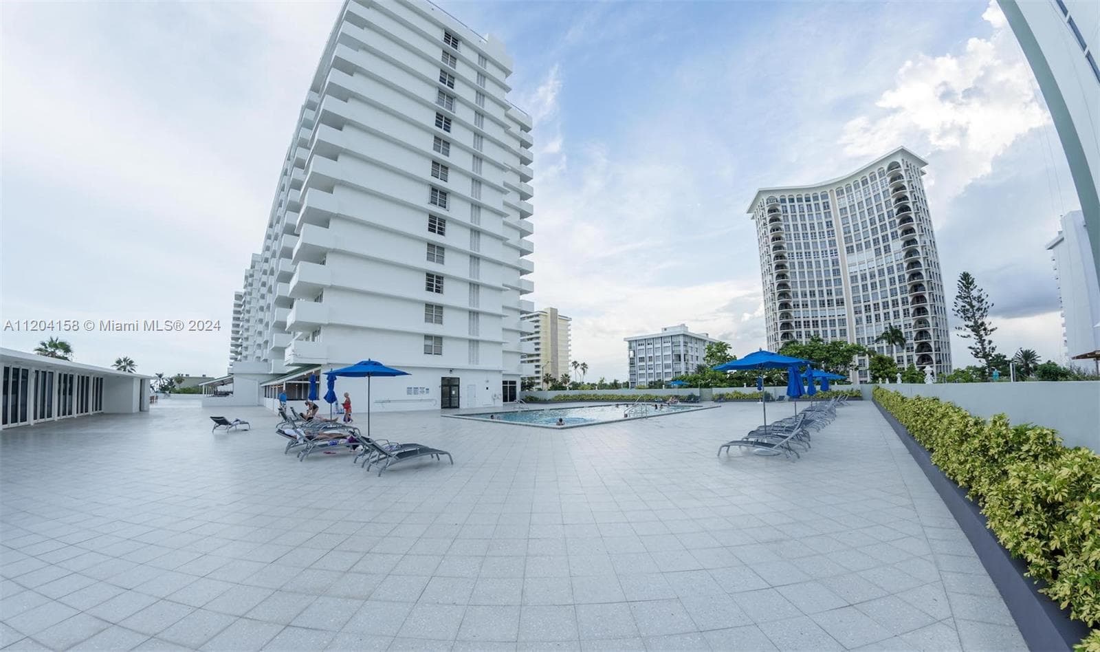 A11204158 — Miami Beach — 34
