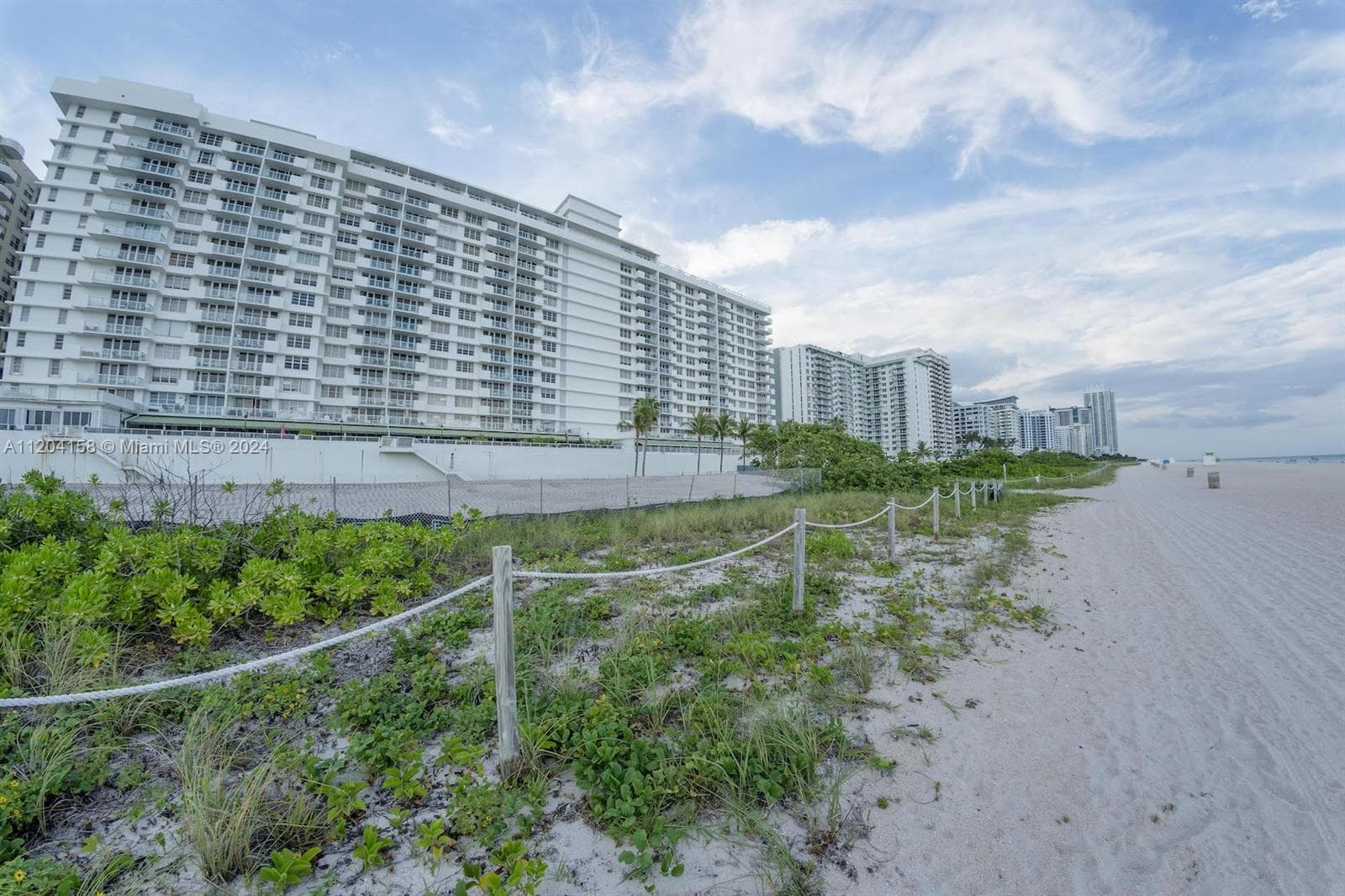 A11204158 — Miami Beach — 37