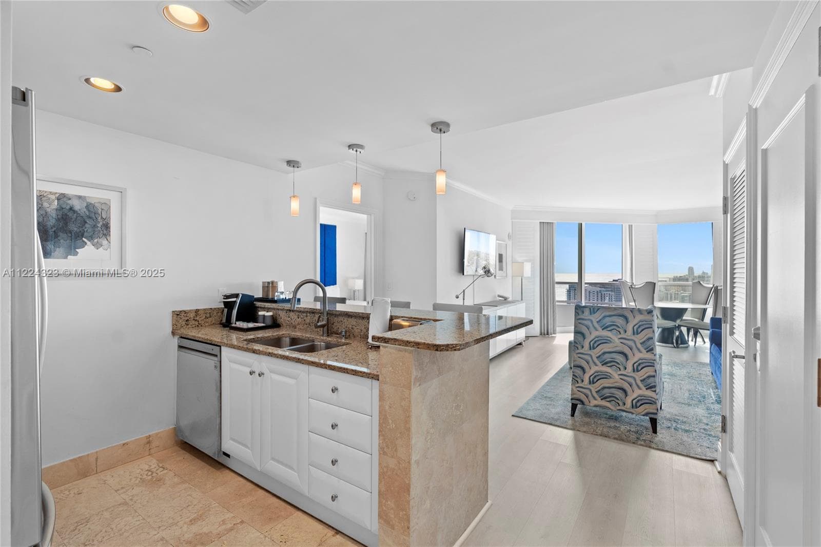 A11224323 — Miami Beach — 17