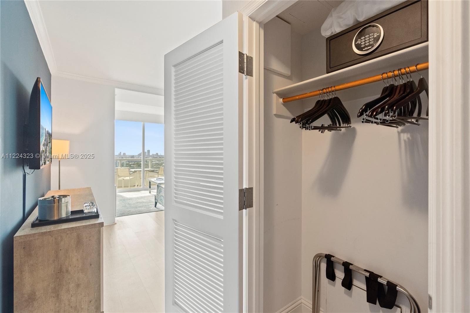 A11224323 — Miami Beach — 45