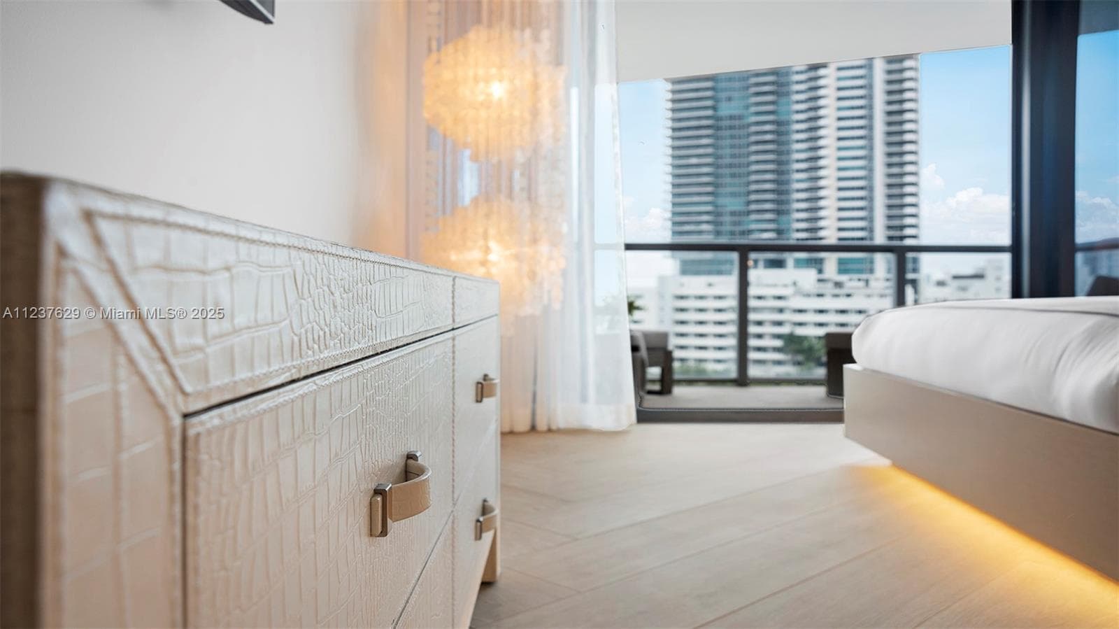 A11237629 — Miami Beach — 17