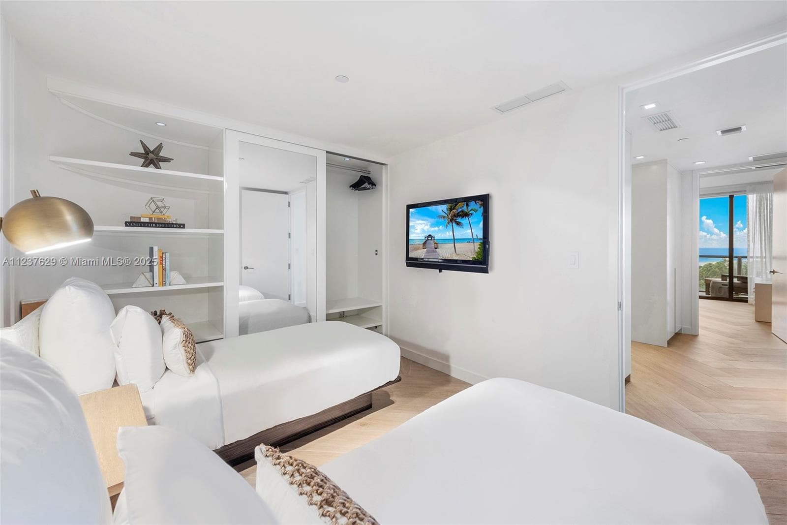 A11237629 — Miami Beach — 32