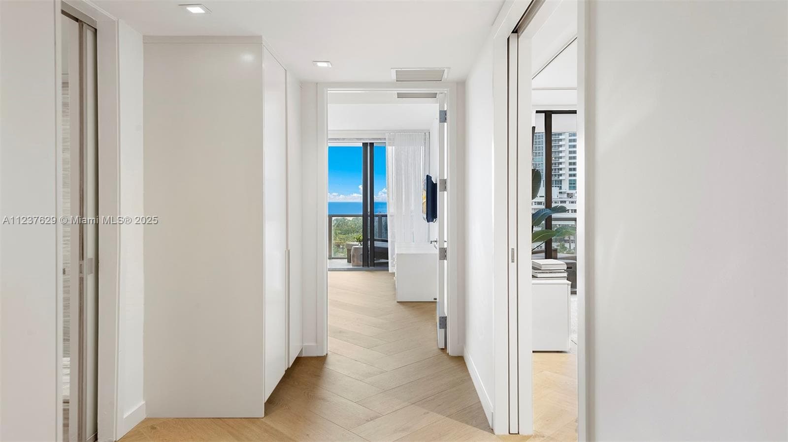 A11237629 — Miami Beach — 33