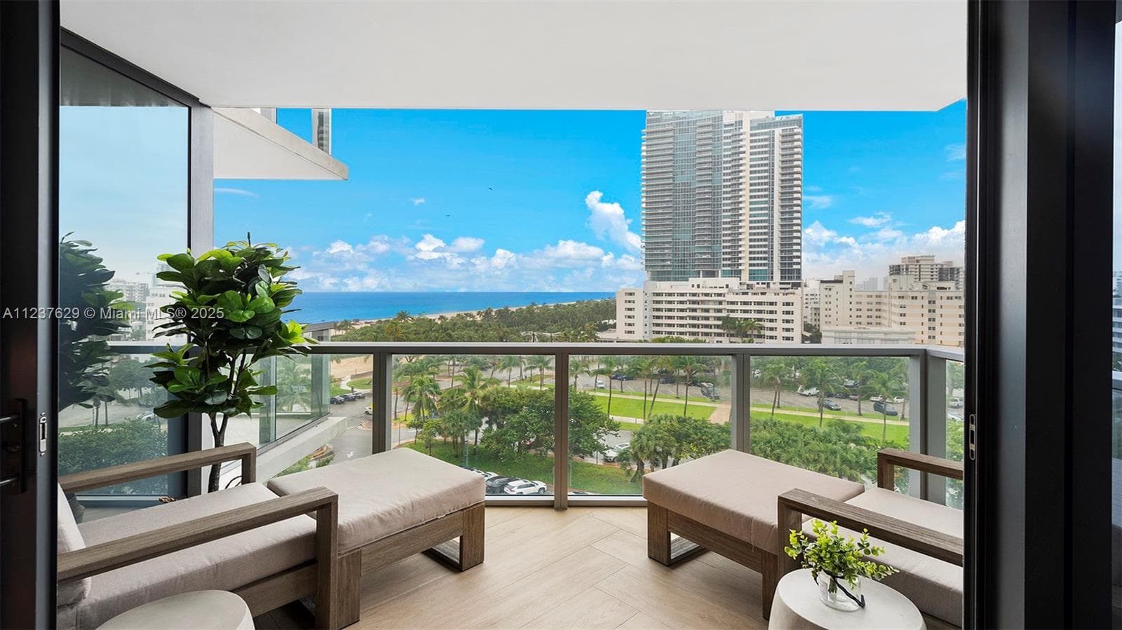 A11237629 — Miami Beach — 41