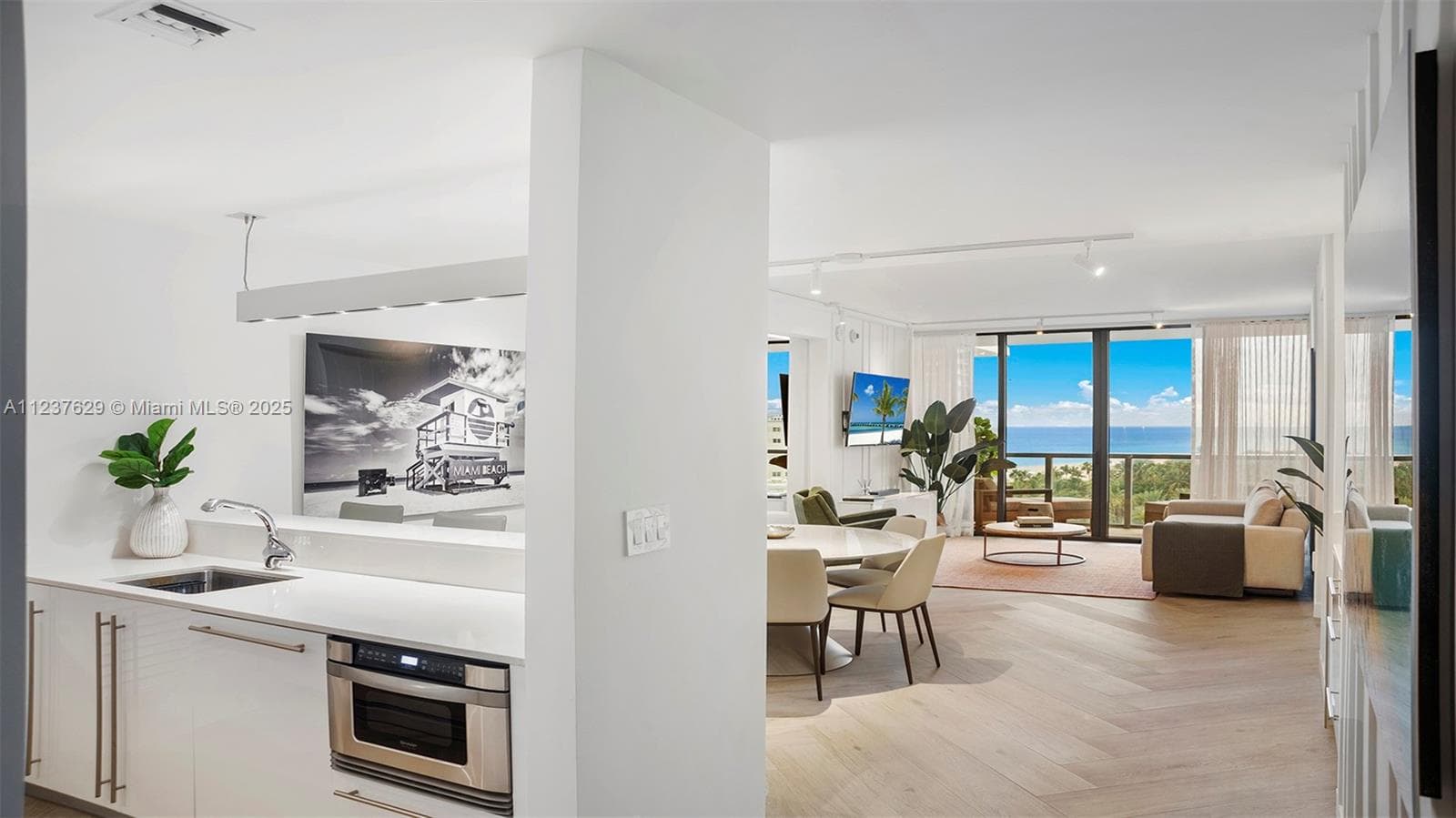 A11237629 — Miami Beach — 11