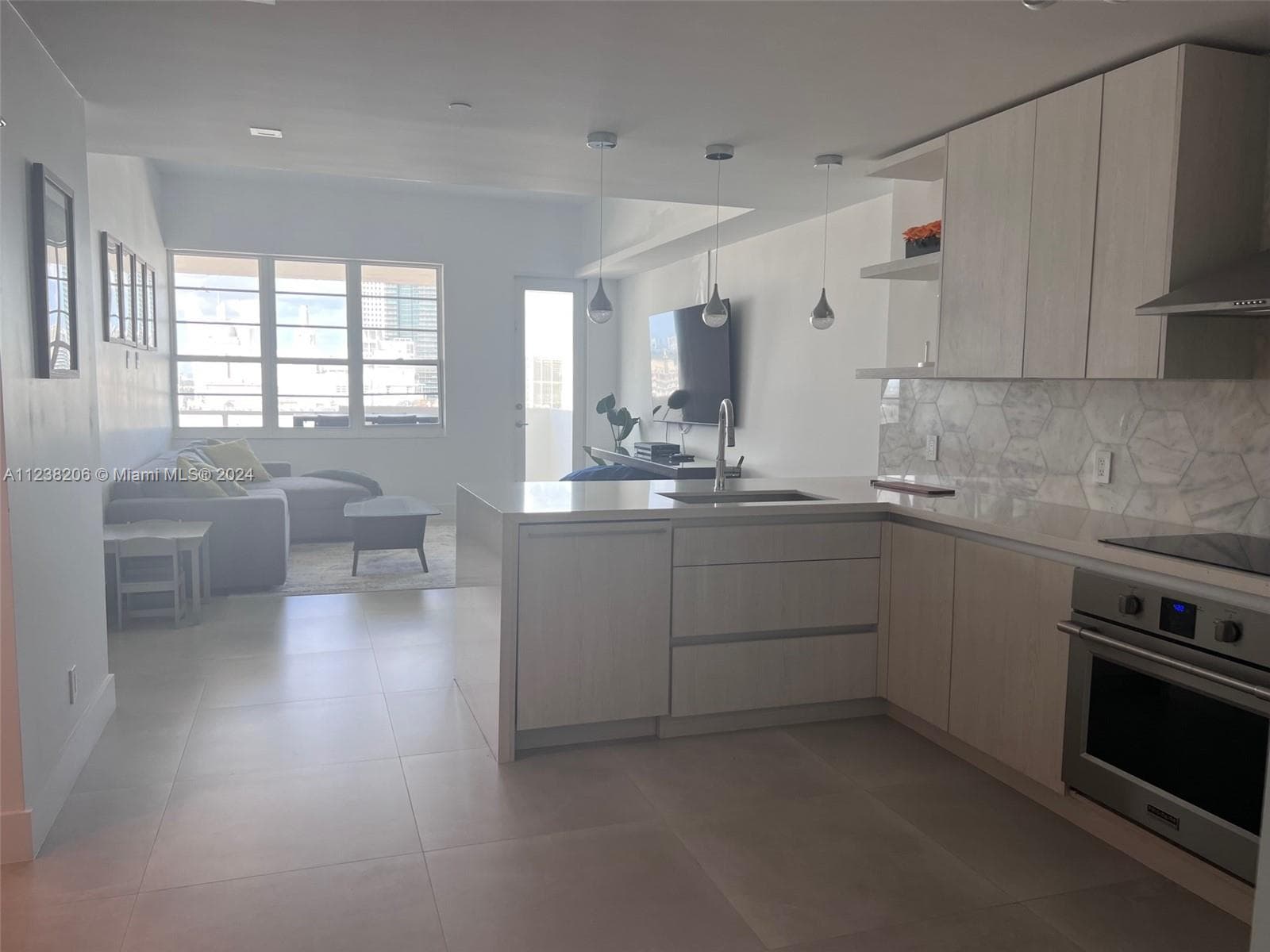 A11238206 — Miami Beach — 2
