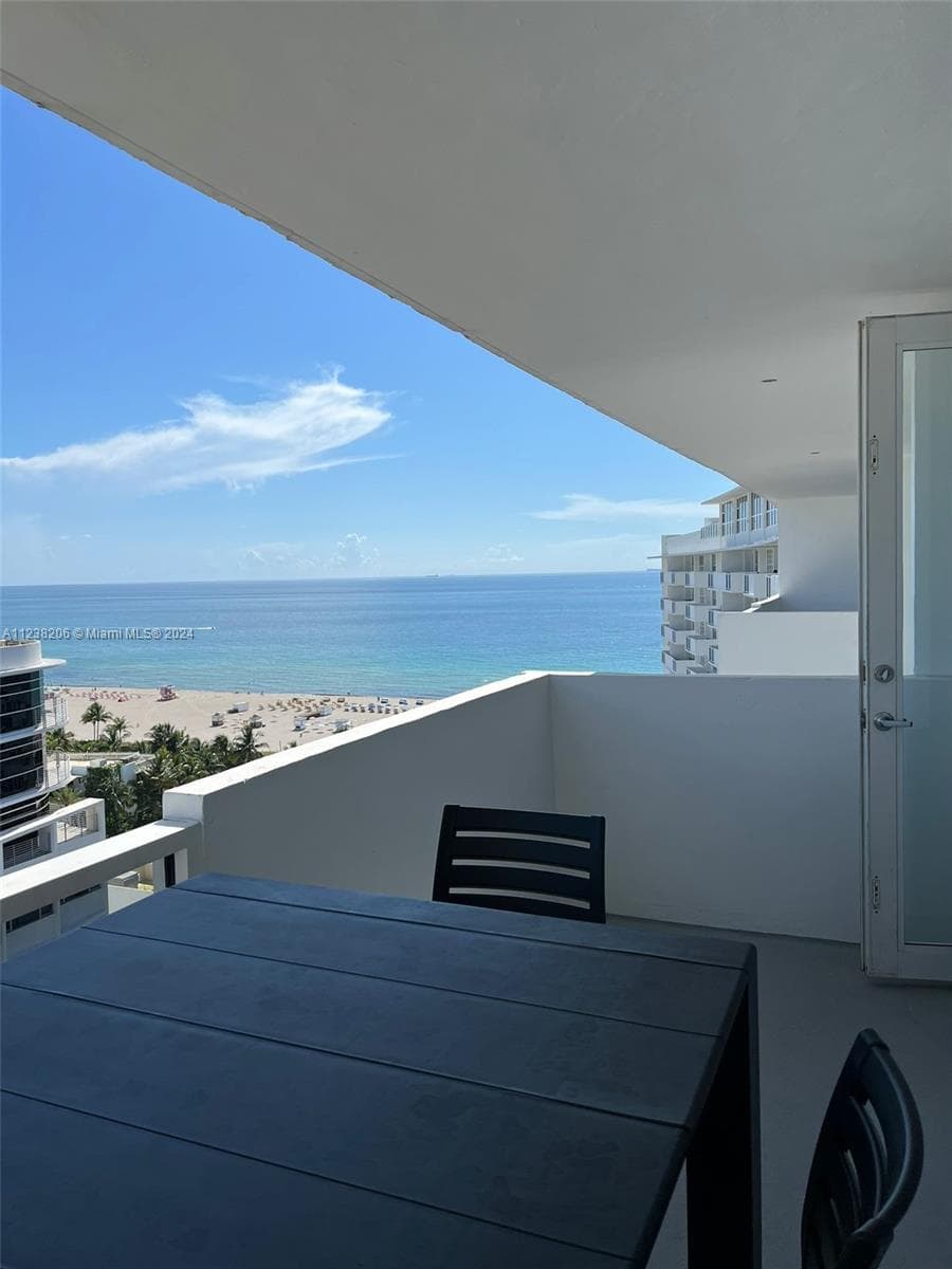 A11238206 — Miami Beach