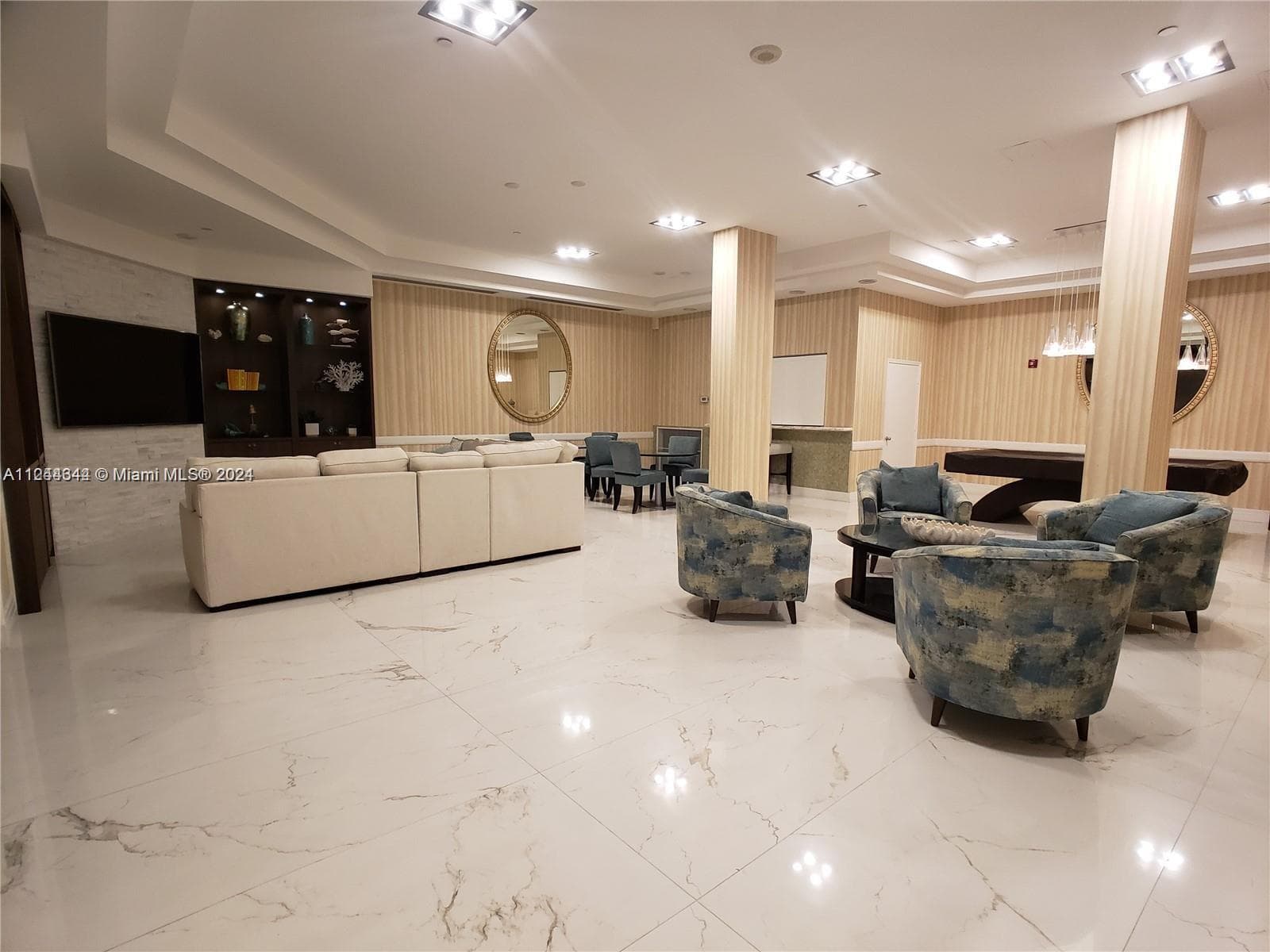 A11244344 — Miami Beach — 47