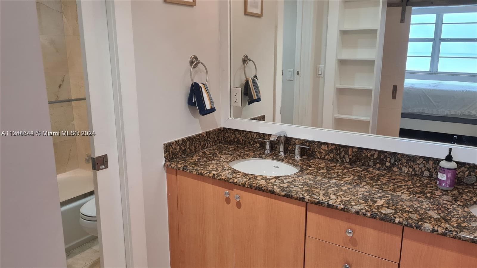 A11244344 — Miami Beach — 22