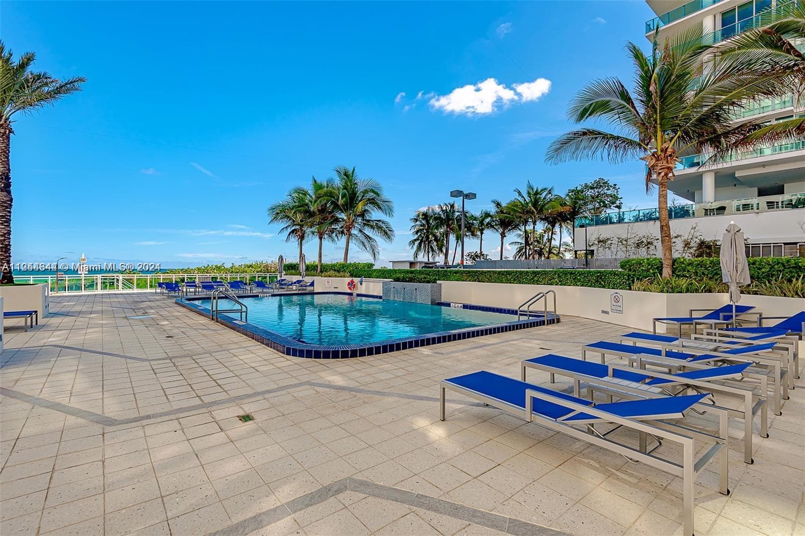 A11244344 — Miami Beach — 34