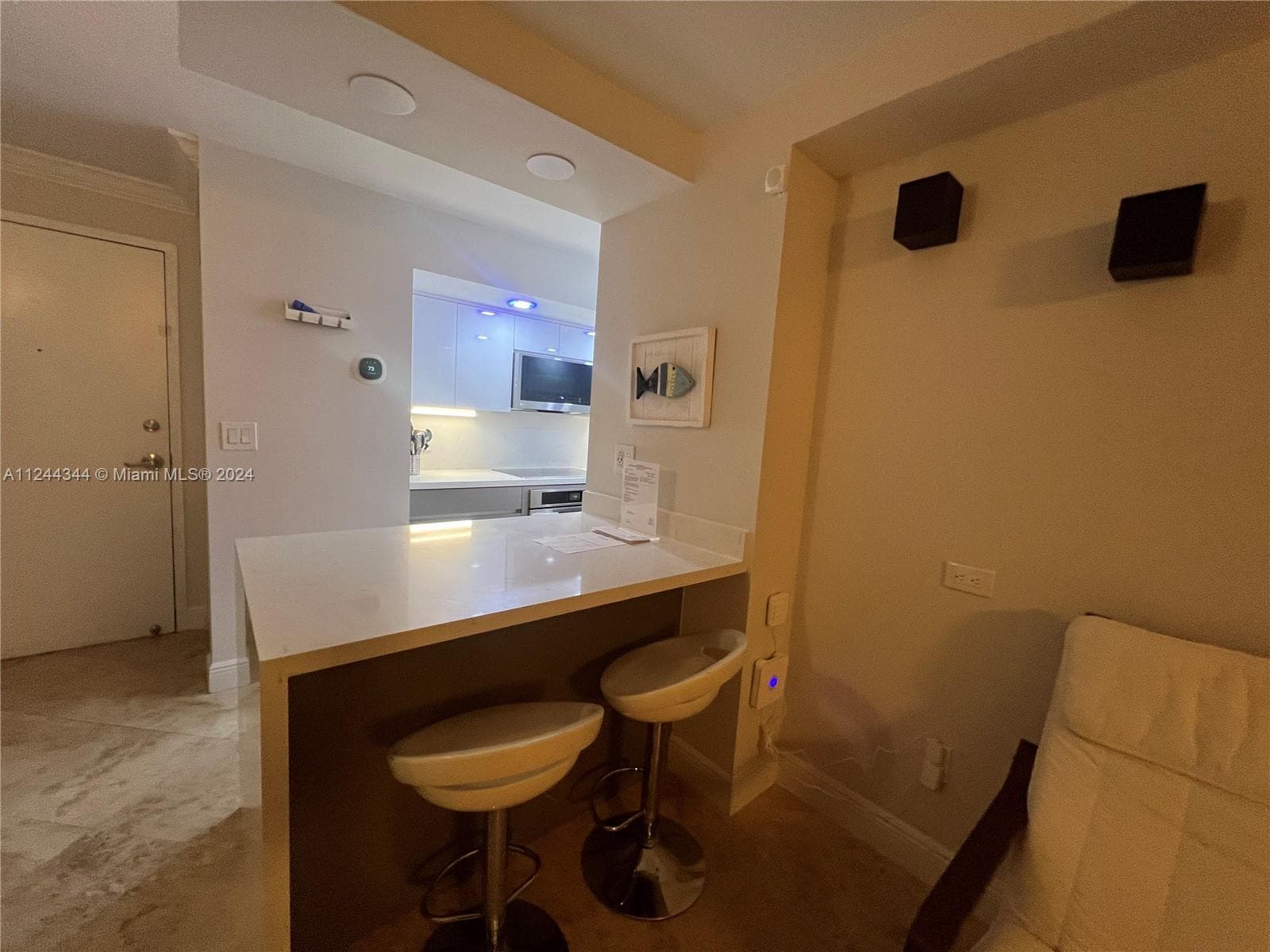 A11244344 — Miami Beach — 10