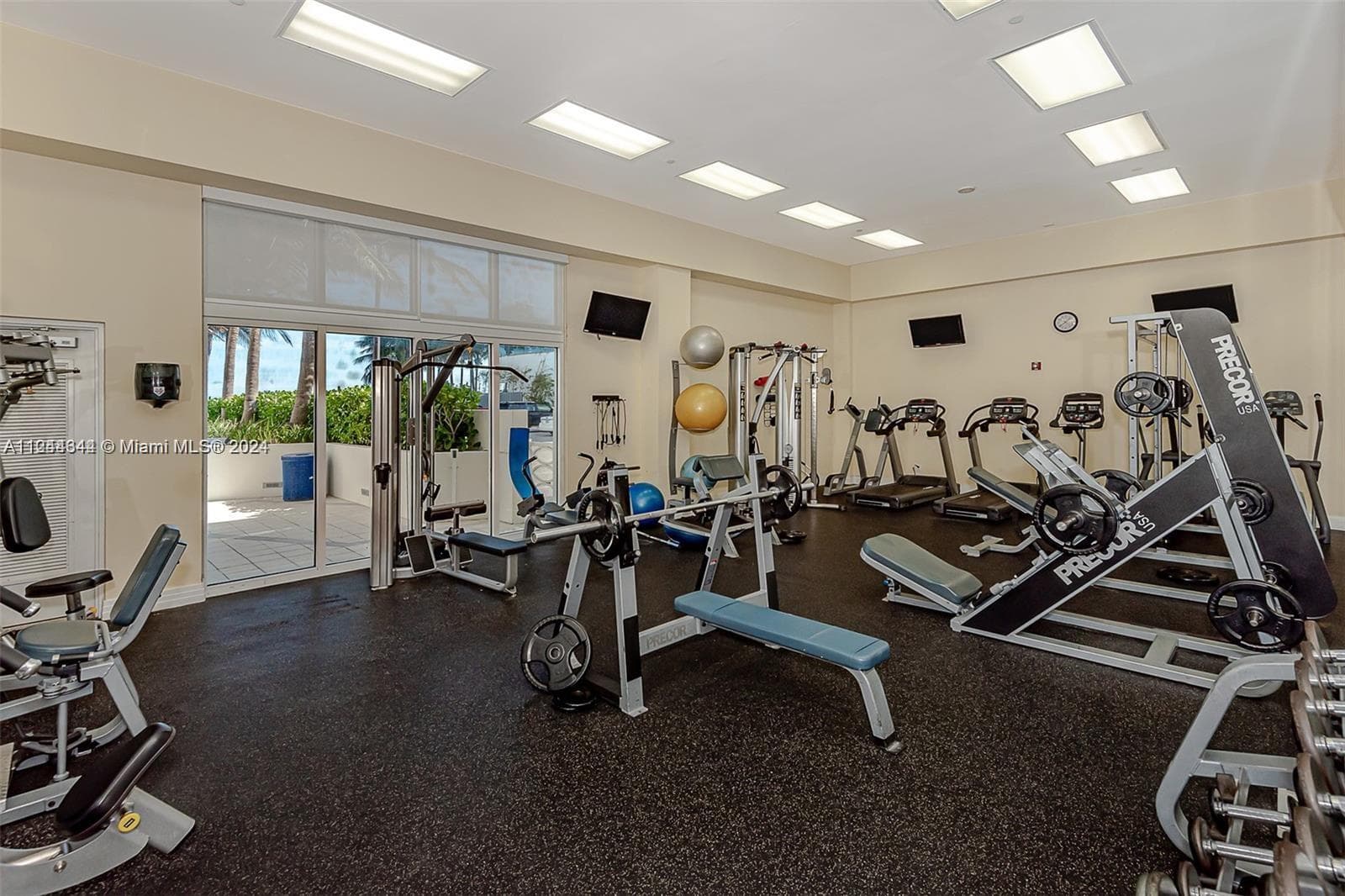 A11244344 — Miami Beach — 41