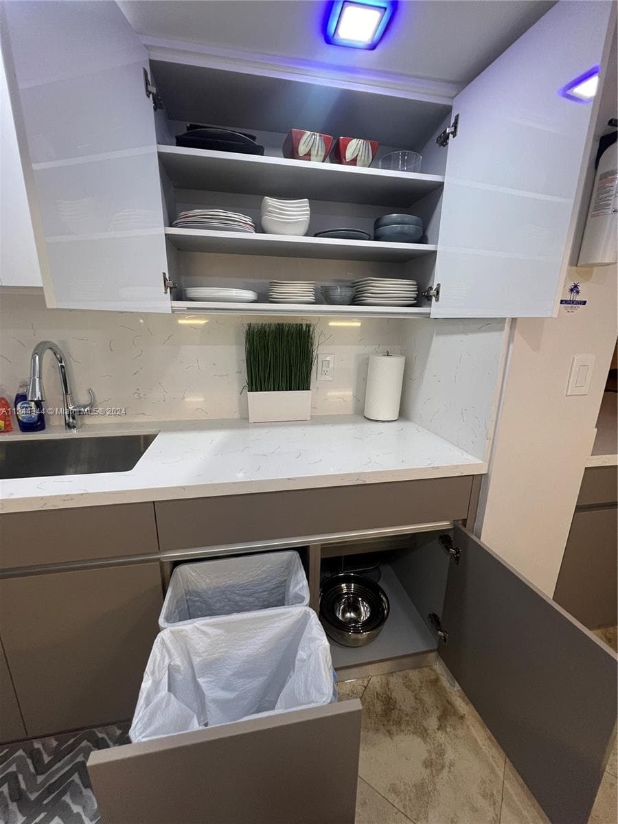 A11244344 — Miami Beach — 55