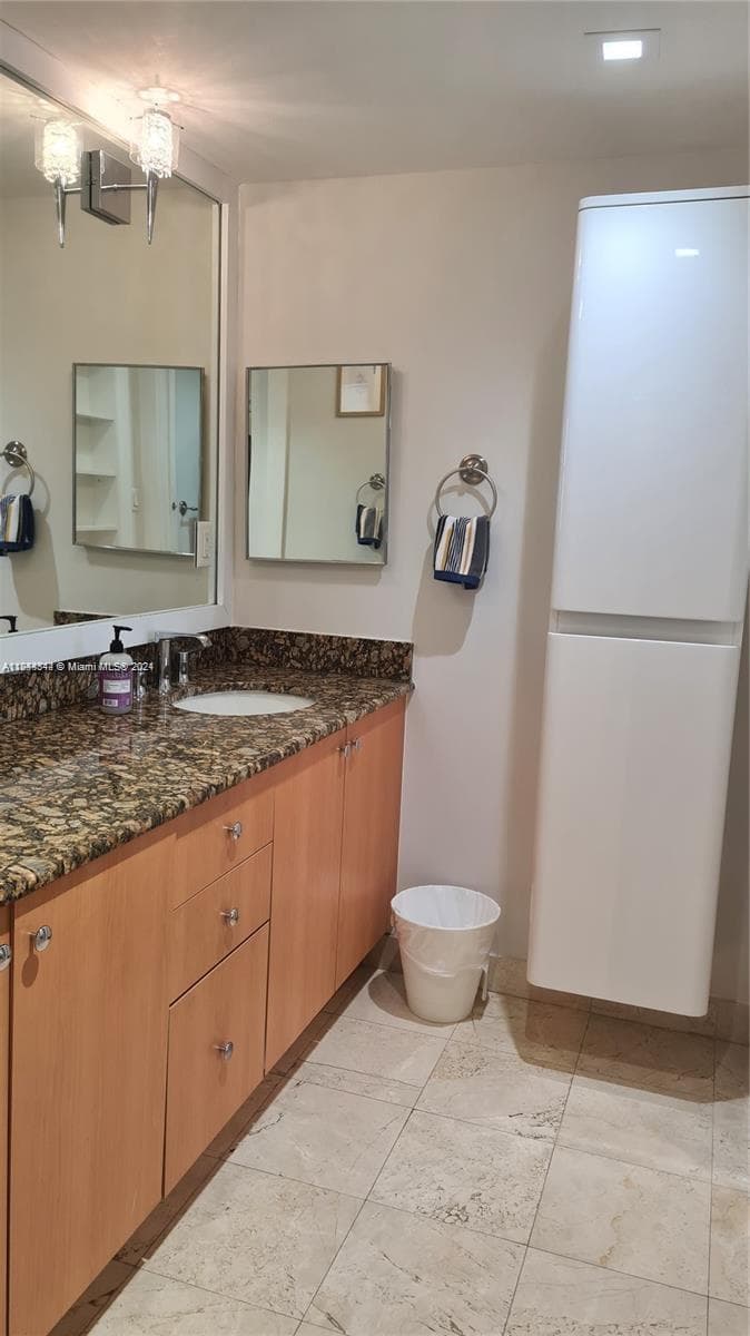 A11244344 — Miami Beach — 21