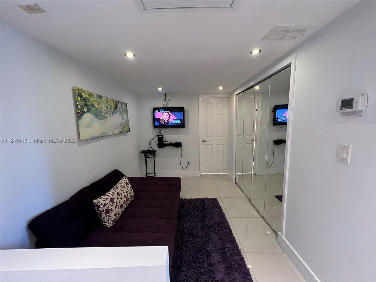 A11245418 — Miami Beach — 3