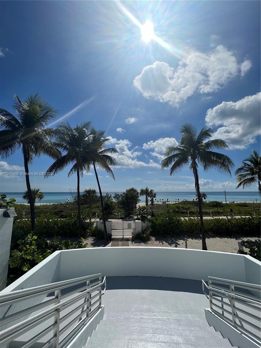 A11245418 — Miami Beach — 10