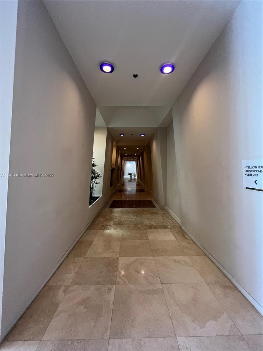 A11245418 — Miami Beach — 25