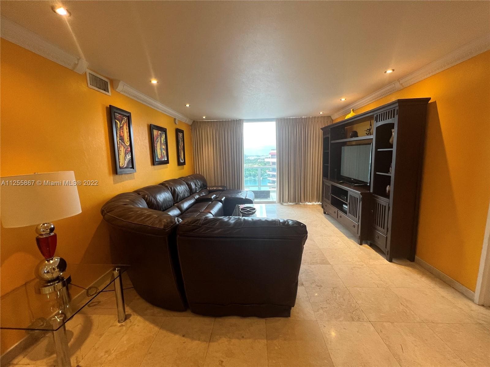 A11255867 — Miami Beach — 6
