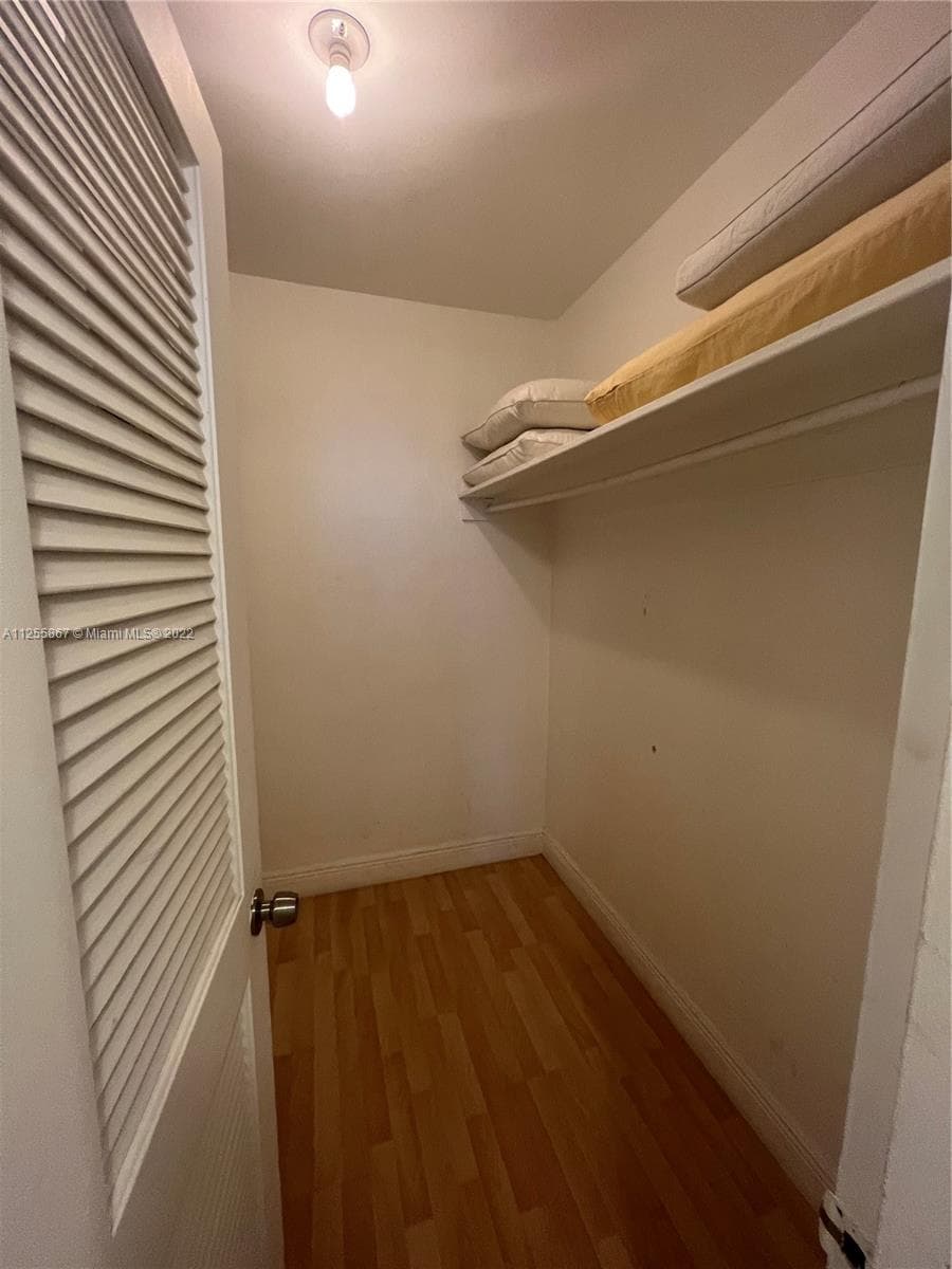 A11255867 — Miami Beach — 12
