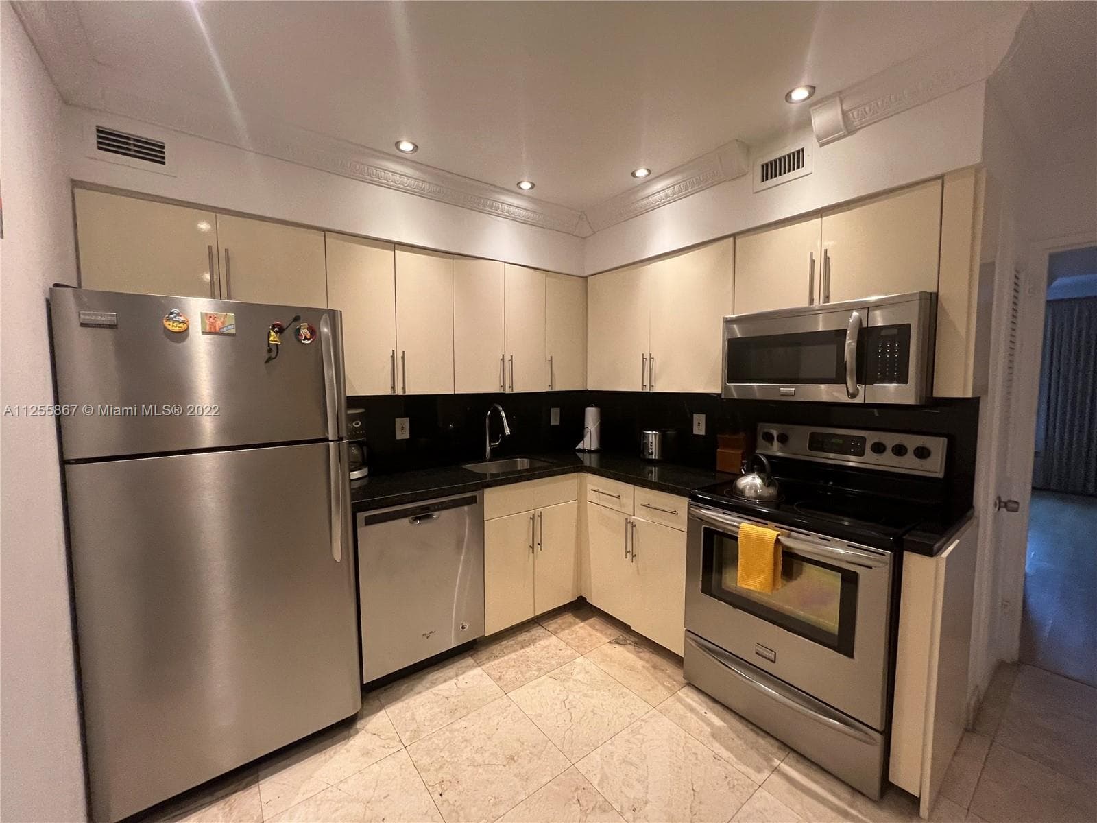 A11255867 — Miami Beach — 3