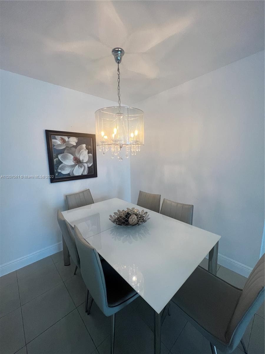 A11257561 — Miami Beach — 2