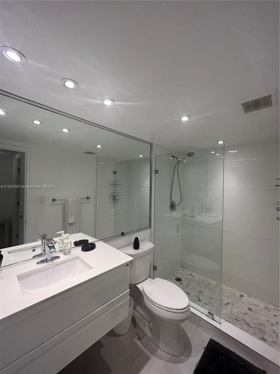 A11257561 — Miami Beach — 9