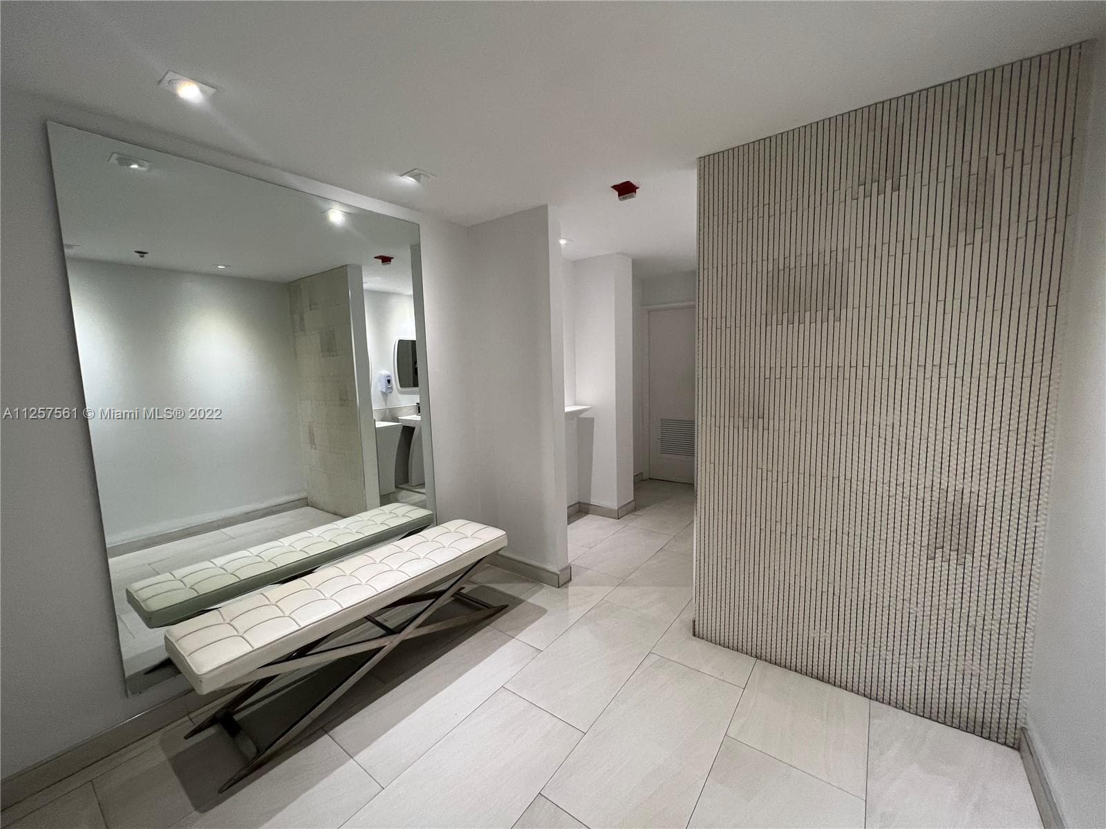 A11257561 — Miami Beach — 30