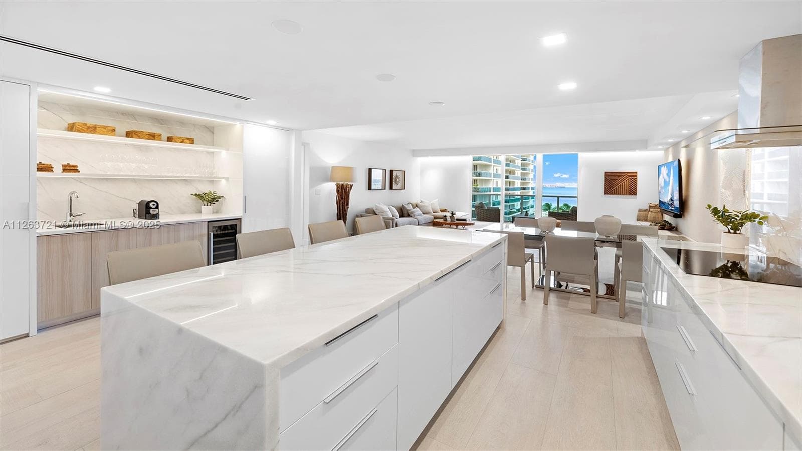 A11263721 — Miami Beach — 13