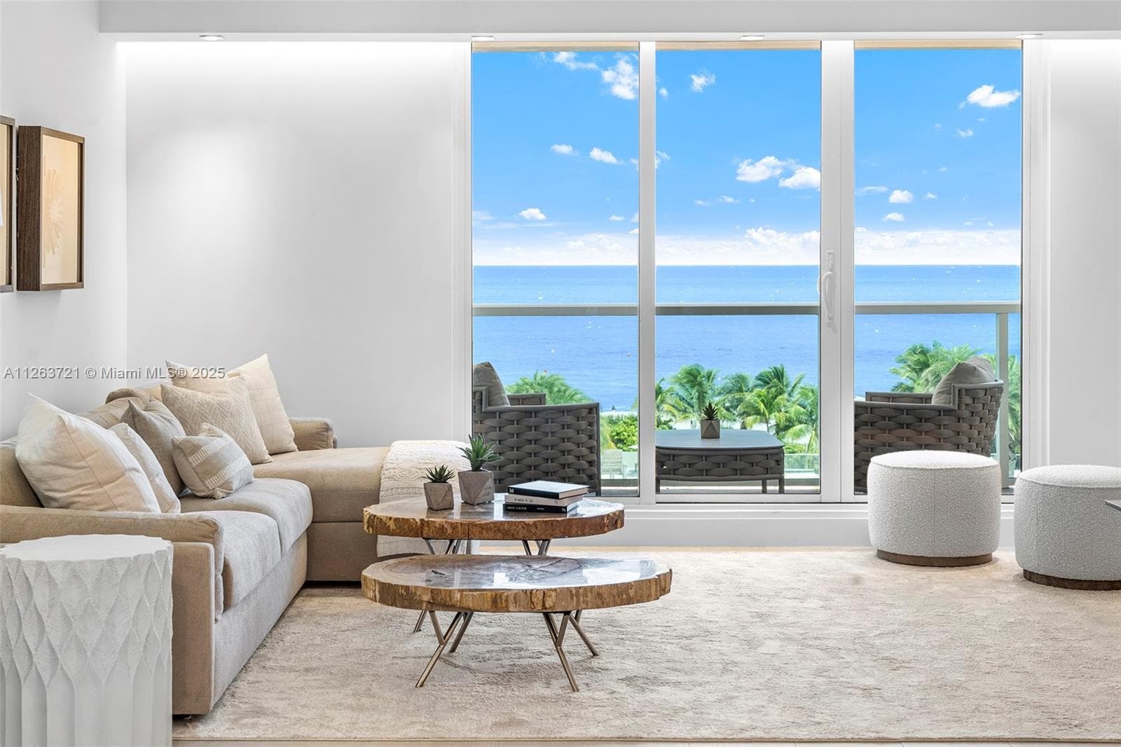 A11263721 — Miami Beach