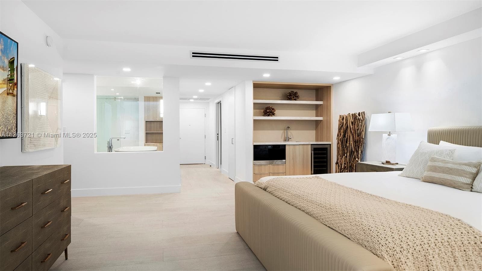 A11263721 — Miami Beach — 28