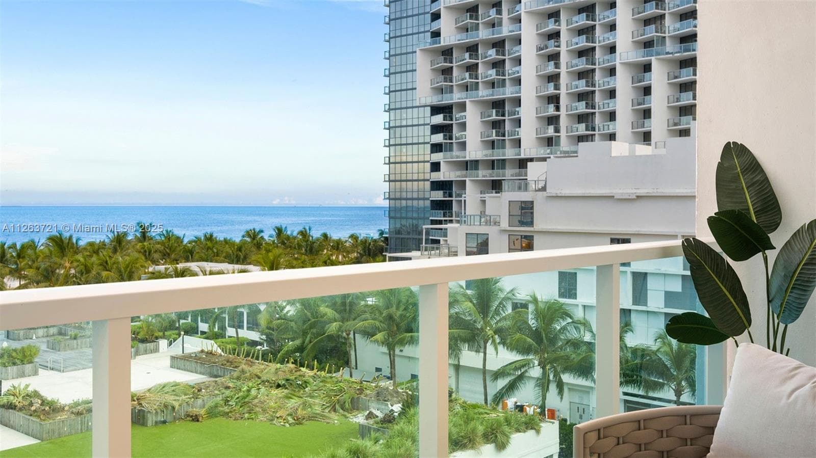 A11263721 — Miami Beach — 31