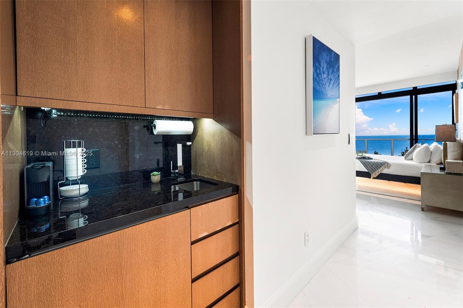 A11304619 — Miami Beach — 7