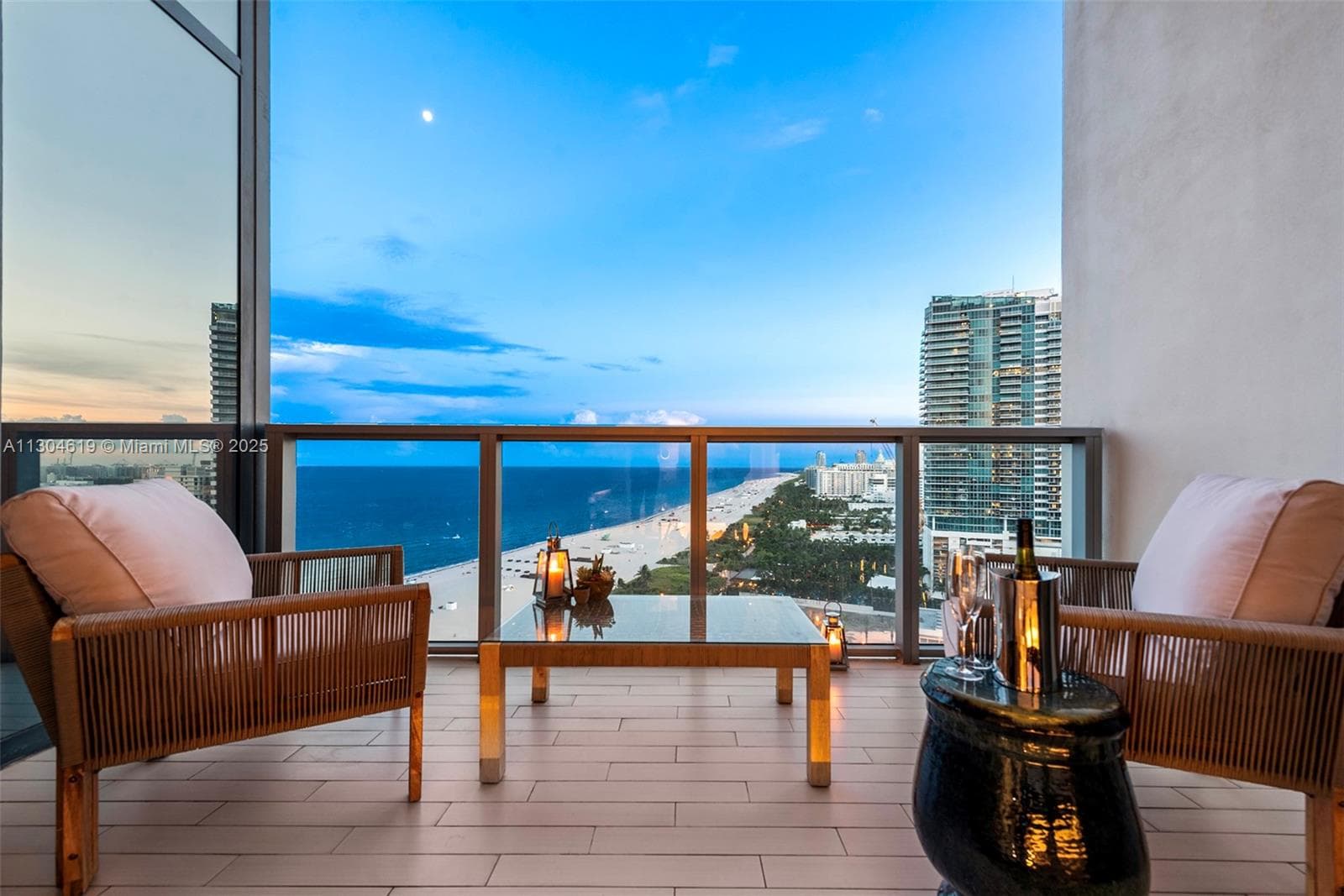 A11304619 — Miami Beach — 30