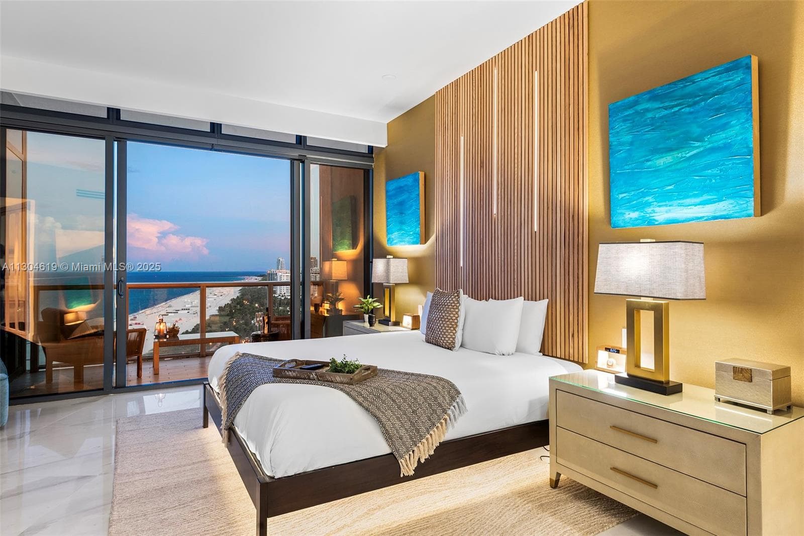 A11304619 — Miami Beach — 35