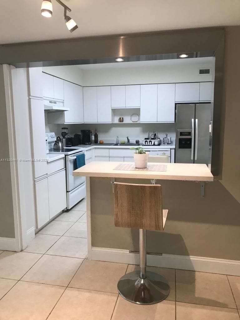 A11320441 — Miami Beach — 17