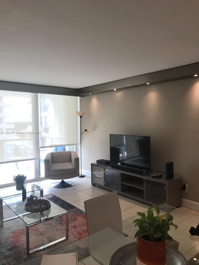 A11320441 — Miami Beach — 5