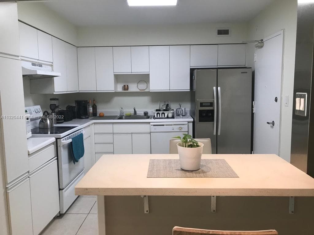 A11320441 — Miami Beach — 14